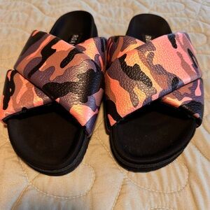ROAM Camo Slides Sz 38 new without box